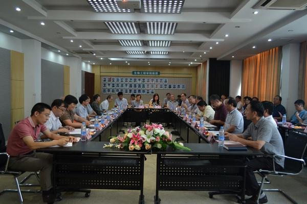 江苏省现代工业发酵协同创新中心发展规划论证会在我校顺利召开